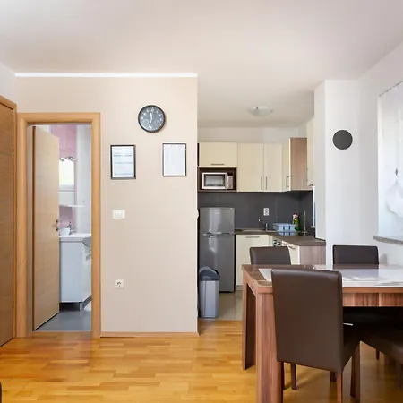 Apartman Tina 2 - Mpolo